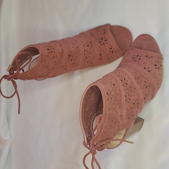 Shoe Dazzle high heel shoes - Picture 2 of 10